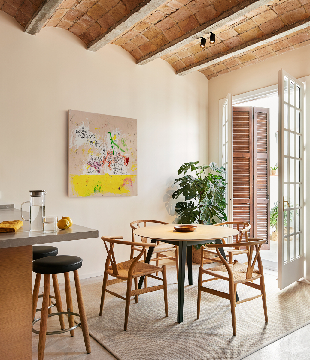 luxury small flat in Sitges with a large terrace in the heart of the old town interior view of the dining area